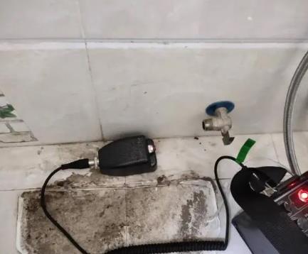 西工屋顶漏水维修公司分享下卫生间漏水的危害及解决方法